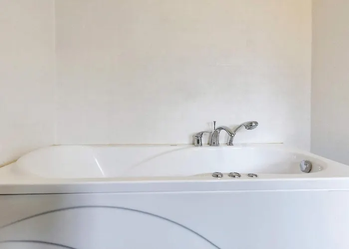 Tranquil Retreat In Nature S Embrace-by Traum Hébergement de vacances *